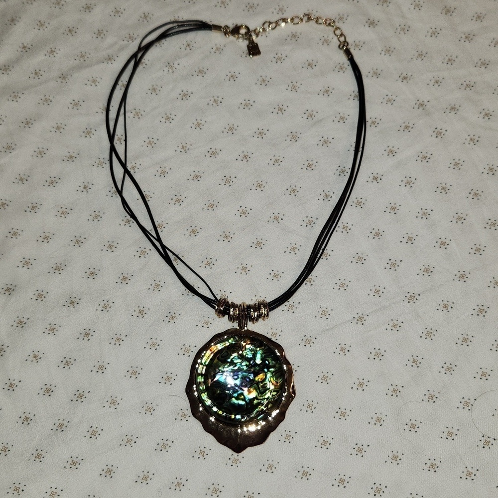 NWOT Robert Lee Morris SOHO  Abalone pendant on triple leather wire 16"
